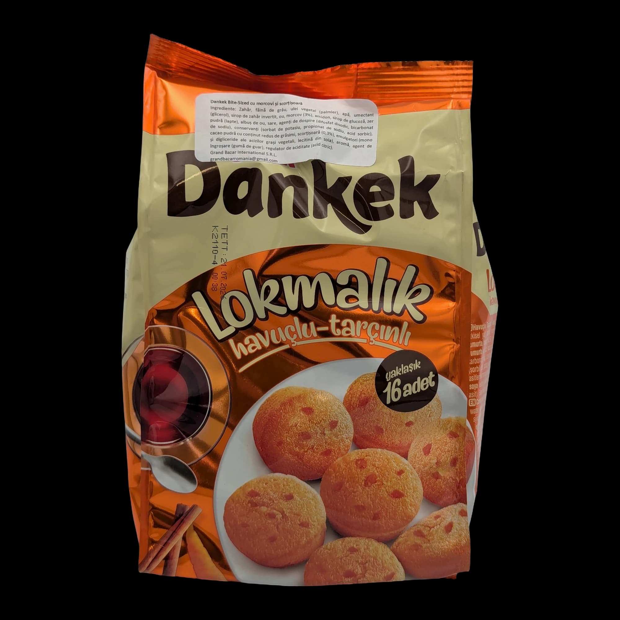 Bite-Sized Cakes with Carrot and Cinnamon